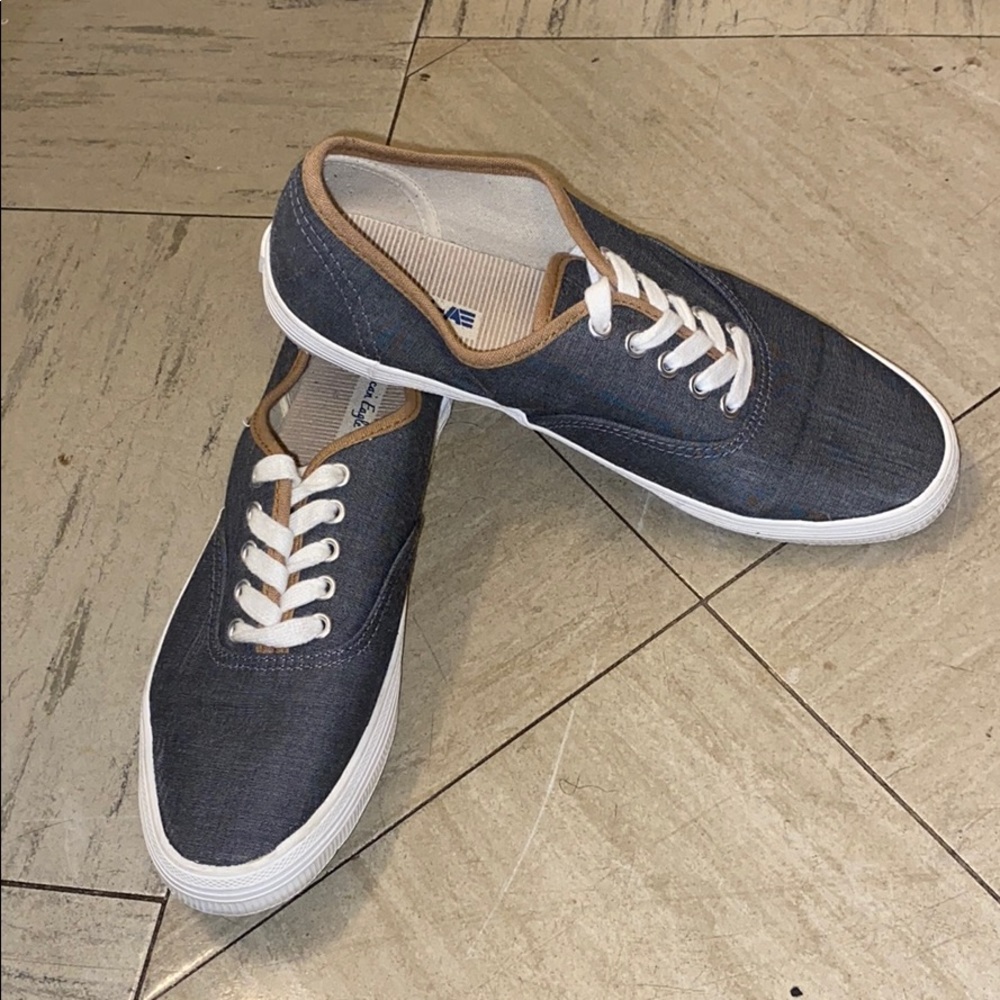 American Eagle casual wearing shoes